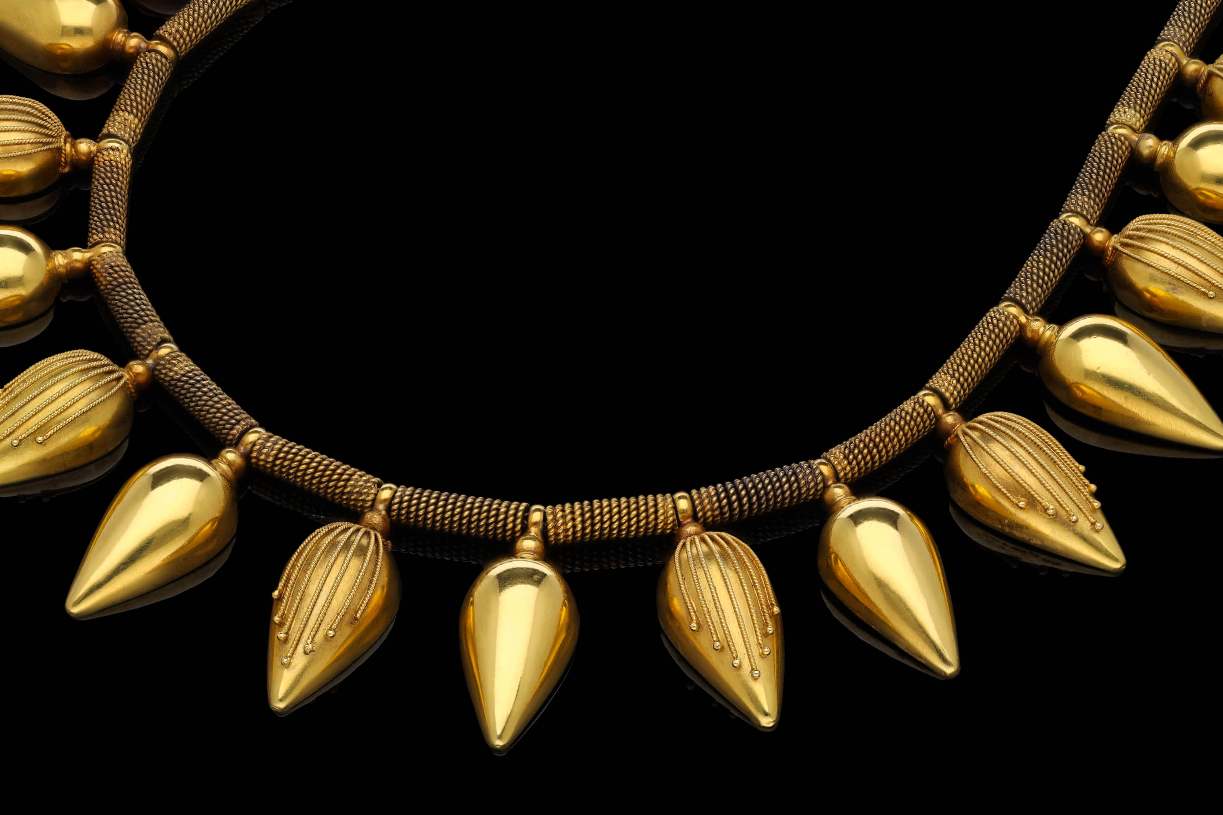 Picture of a gold necklace